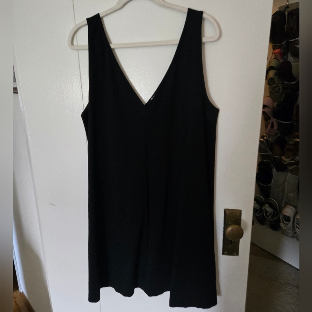 Elegant Black Sleeveless Dress